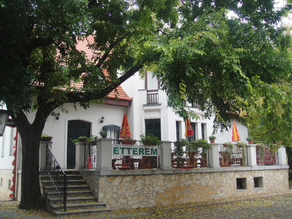 Celldömölk 萨格赫吉佛嘉多旅馆酒店 外观 照片